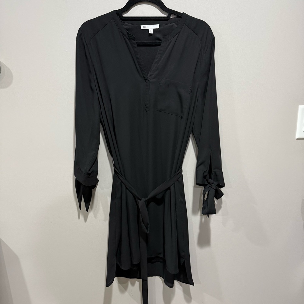DR2 Dress with tie at waist and on cuffs. Black. Size L fully lined